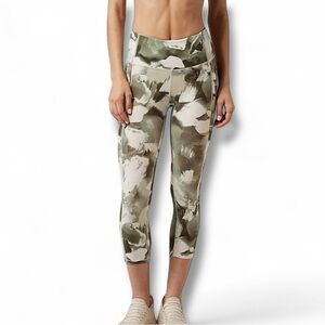 ATHLETA Ultimate Stash II Capri - Plus 2X Painted Energy Olive